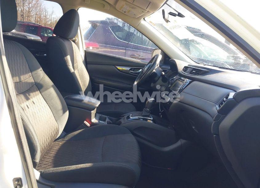 Photo 5 of 2018 Nissan Rogue SV (VIN 5N1AT2MV5JC824424)