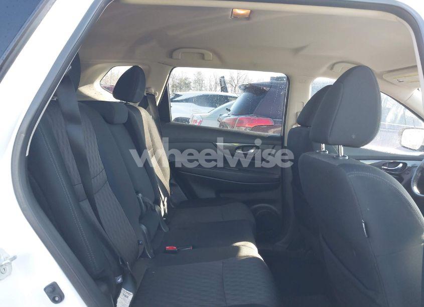 Photo 8 of 2018 Nissan Rogue SV (VIN 5N1AT2MV5JC824424)