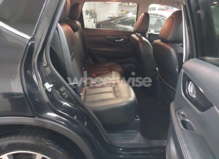 Photo 8 of 2018 Nissan Rogue SL (VIN 5N1AT2MV5JC833088)