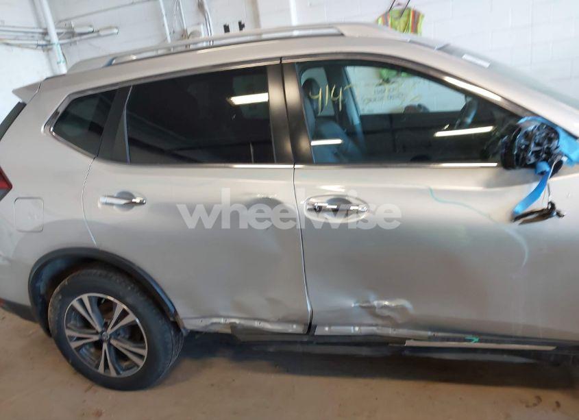 Photo 13 of 2018 Nissan Rogue SL (VIN 5N1AT2MV5JC839537)