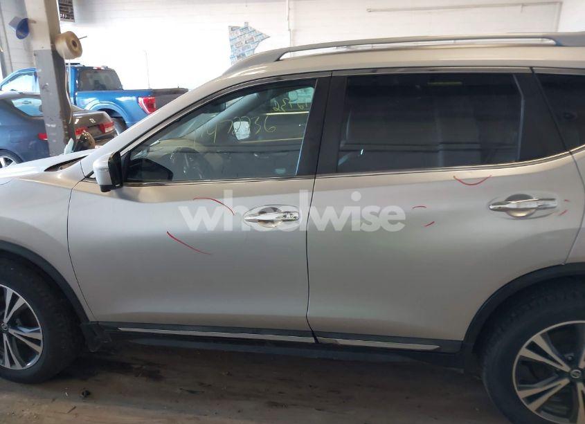 Photo 14 of 2018 Nissan Rogue SL (VIN 5N1AT2MV5JC839537)