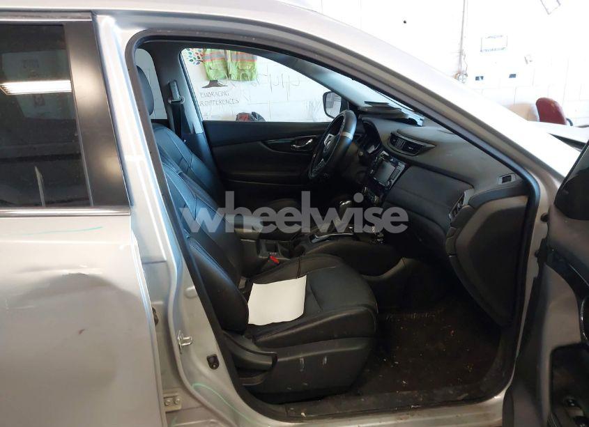 Photo 5 of 2018 Nissan Rogue SL (VIN 5N1AT2MV5JC839537)