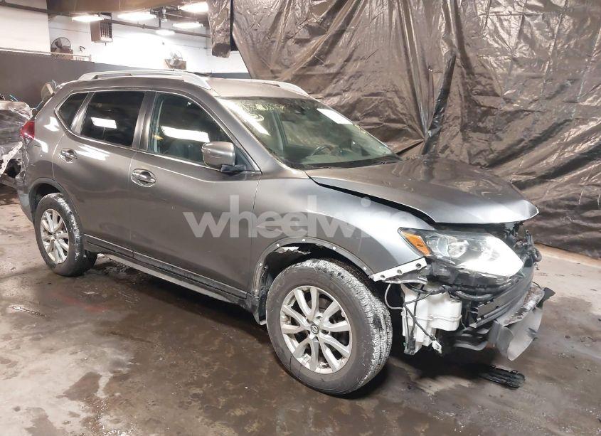 2019 Nissan Rogue SV (VIN 5N1AT2MV5KC703927) main photo