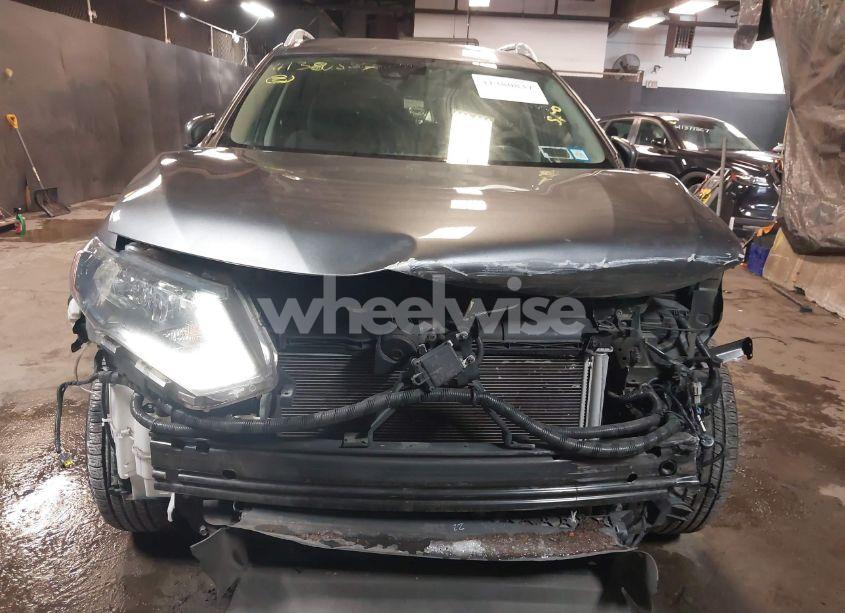 Photo 13 of 2019 Nissan Rogue SV (VIN 5N1AT2MV5KC703927)