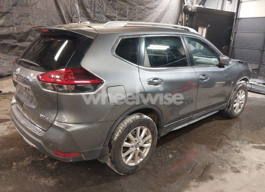 Photo 4 of 2019 Nissan Rogue SV (VIN 5N1AT2MV5KC703927)