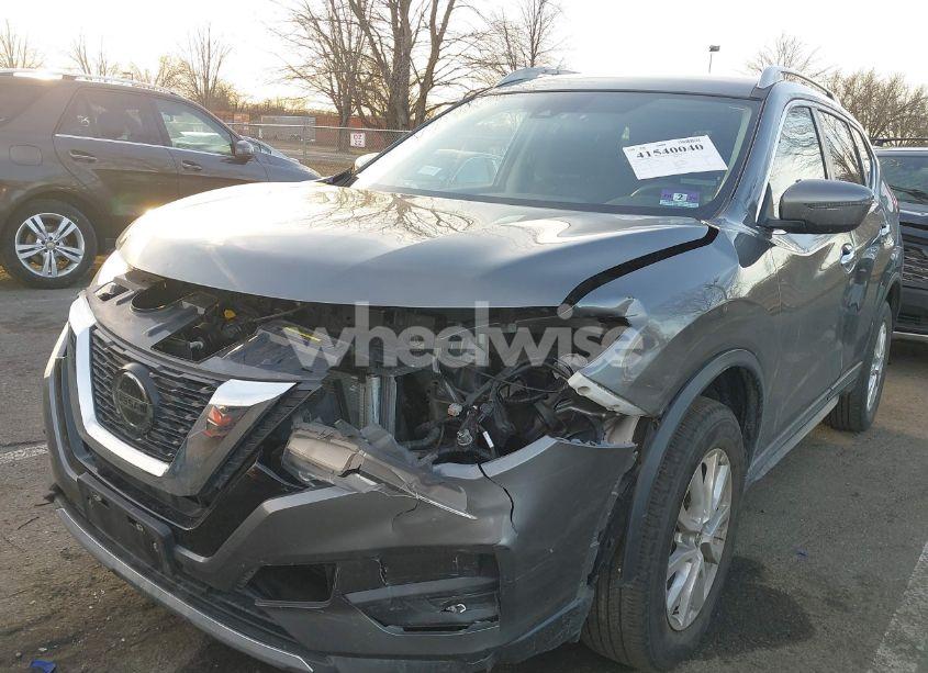 Photo 2 of 2019 Nissan Rogue SV (VIN 5N1AT2MV5KC732182)