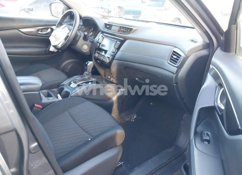 Photo 5 of 2019 Nissan Rogue SV (VIN 5N1AT2MV5KC732182)