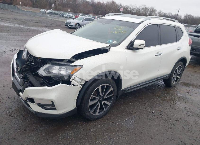 Photo 2 of 2019 Nissan Rogue SL (VIN 5N1AT2MV5KC743568)