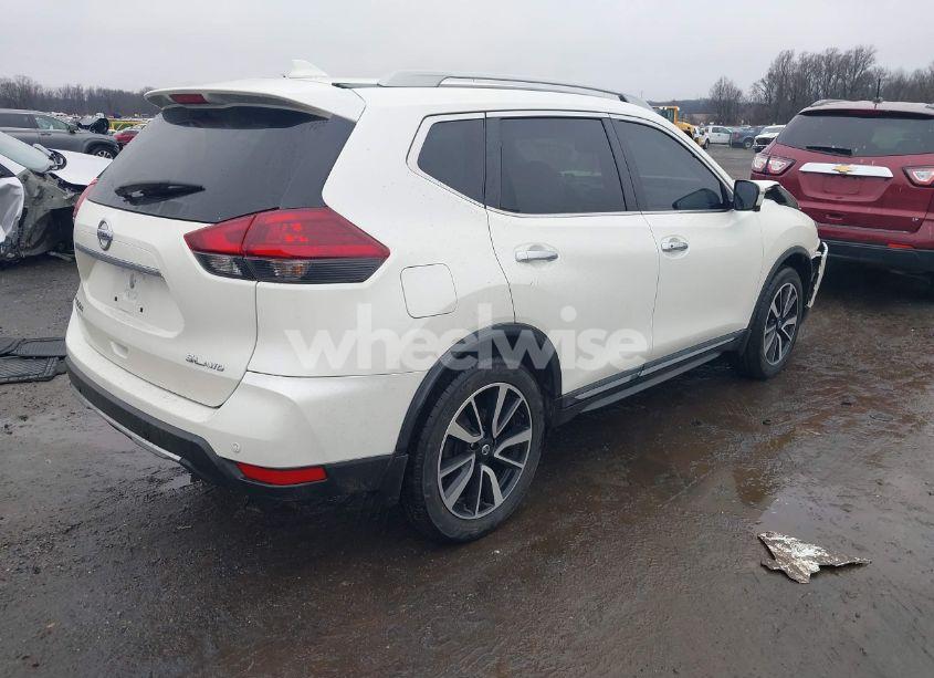 Photo 4 of 2019 Nissan Rogue SL (VIN 5N1AT2MV5KC743568)