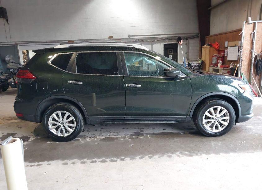 Photo 13 of 2019 Nissan Rogue SV (VIN 5N1AT2MV5KC747409)