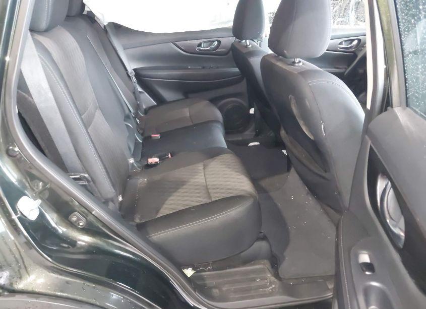 Photo 8 of 2019 Nissan Rogue SV (VIN 5N1AT2MV5KC747409)