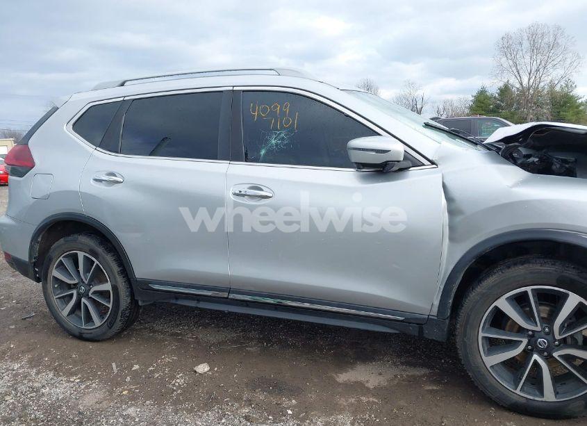 Photo 13 of 2019 Nissan Rogue SL (VIN 5N1AT2MV5KC753243)