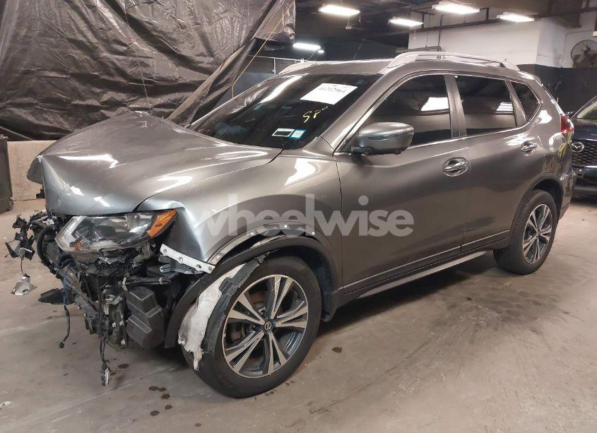 Photo 2 of 2019 Nissan Rogue SV (VIN 5N1AT2MV5KC772486)