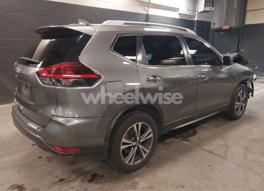 Photo 4 of 2019 Nissan Rogue SV (VIN 5N1AT2MV5KC772486)