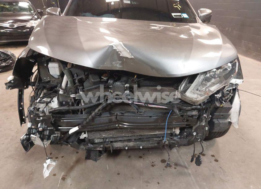 Photo 6 of 2019 Nissan Rogue SV (VIN 5N1AT2MV5KC772486)