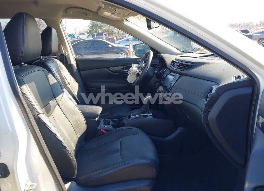 Photo 5 of 2019 Nissan Rogue SL (VIN 5N1AT2MV5KC799882)