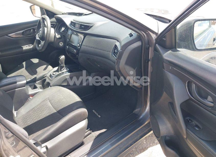 Photo 5 of 2019 Nissan Rogue S (VIN 5N1AT2MV5KC830564)