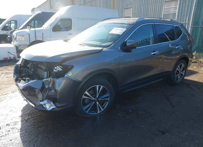 Photo 2 of 2019 Nissan Rogue SV (VIN 5N1AT2MV5KC845694)