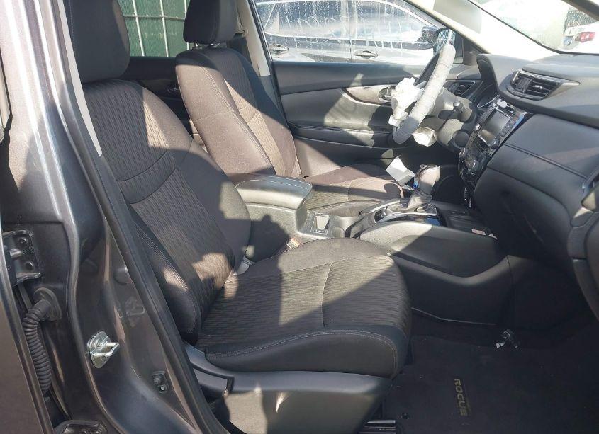 Photo 5 of 2019 Nissan Rogue SV (VIN 5N1AT2MV5KC845694)