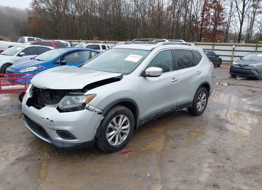 Photo 2 of 2015 Nissan Rogue SV (VIN 5N1AT2MV6FC770770)