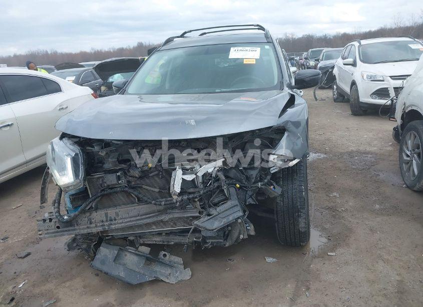 Photo 13 of 2017 Nissan Rogue SV (VIN 5N1AT2MV6HC830212)