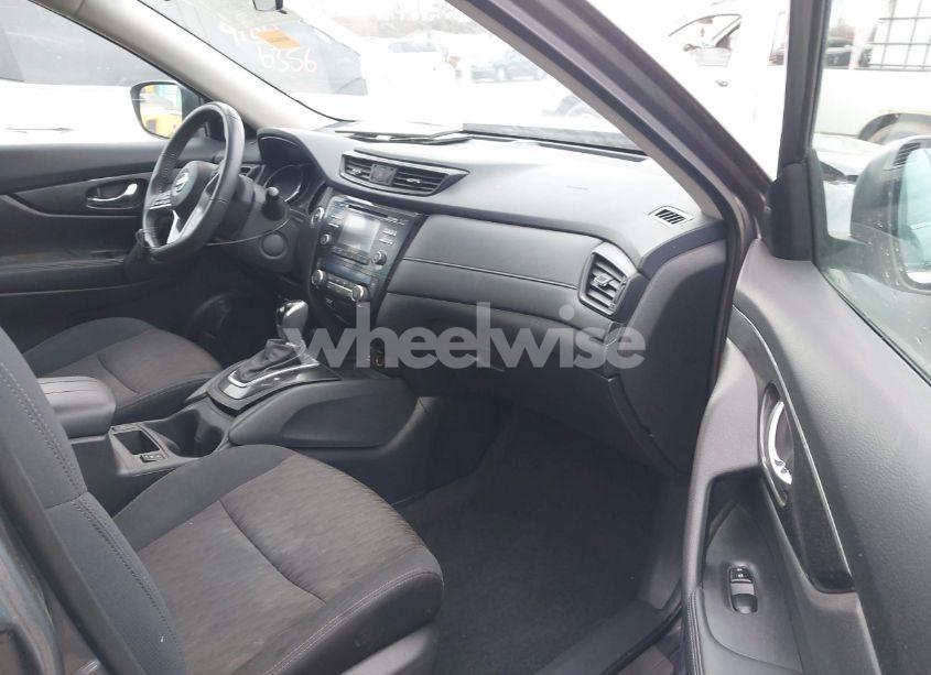 Photo 5 of 2017 Nissan Rogue SV (VIN 5N1AT2MV6HC830212)