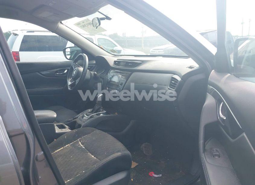 Photo 5 of 2017 Nissan Rogue SV (VIN 5N1AT2MV6HC883511)