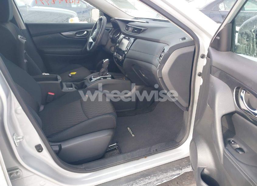 Photo 5 of 2017 Nissan Rogue SV (VIN 5N1AT2MV6HC885694)