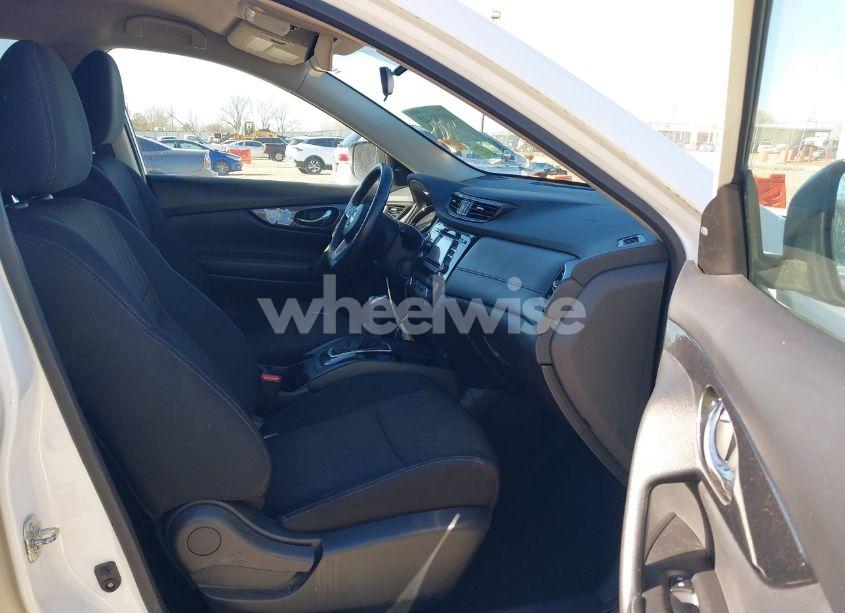 Photo 5 of 2017 Nissan Rogue SV (VIN 5N1AT2MV6HC896730)