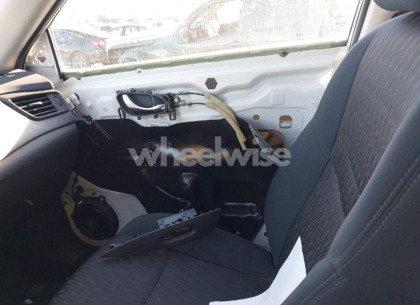 Photo 12 of 2018 Nissan Rogue S (VIN 5N1AT2MV6JC737728)