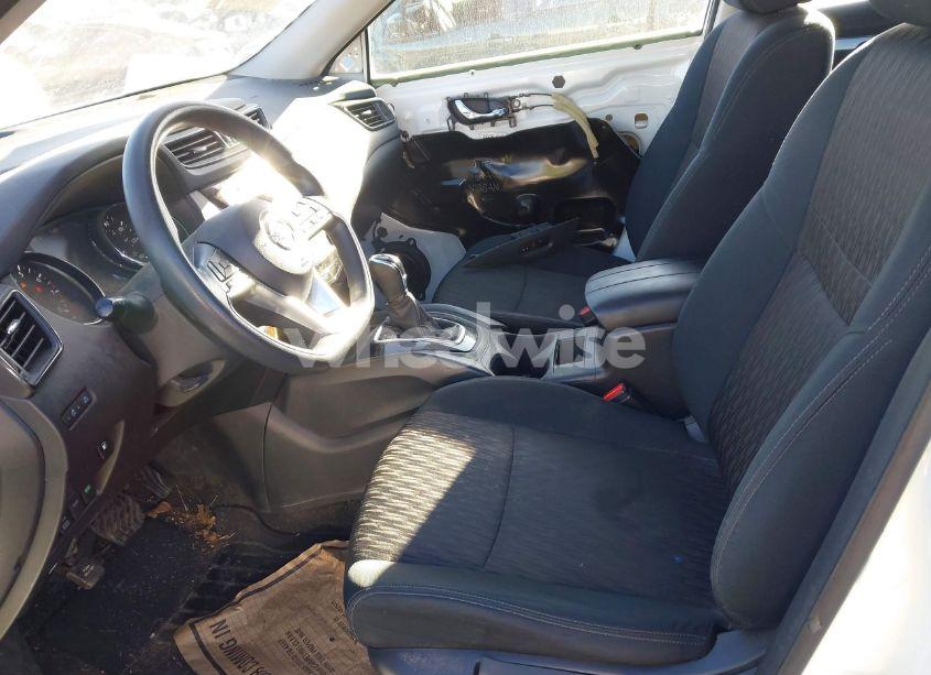 Photo 5 of 2018 Nissan Rogue S (VIN 5N1AT2MV6JC737728)