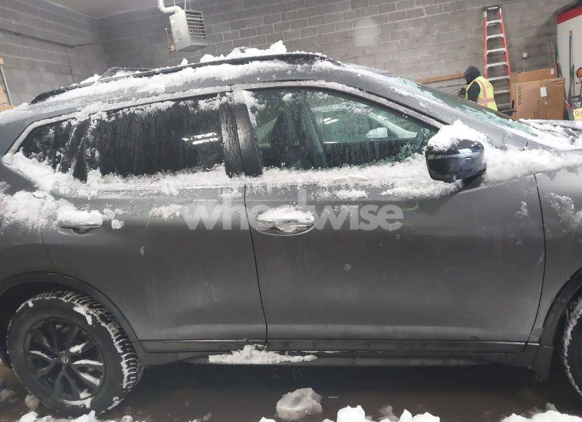 Photo 13 of 2018 Nissan Rogue SV (VIN 5N1AT2MV6JC766470)