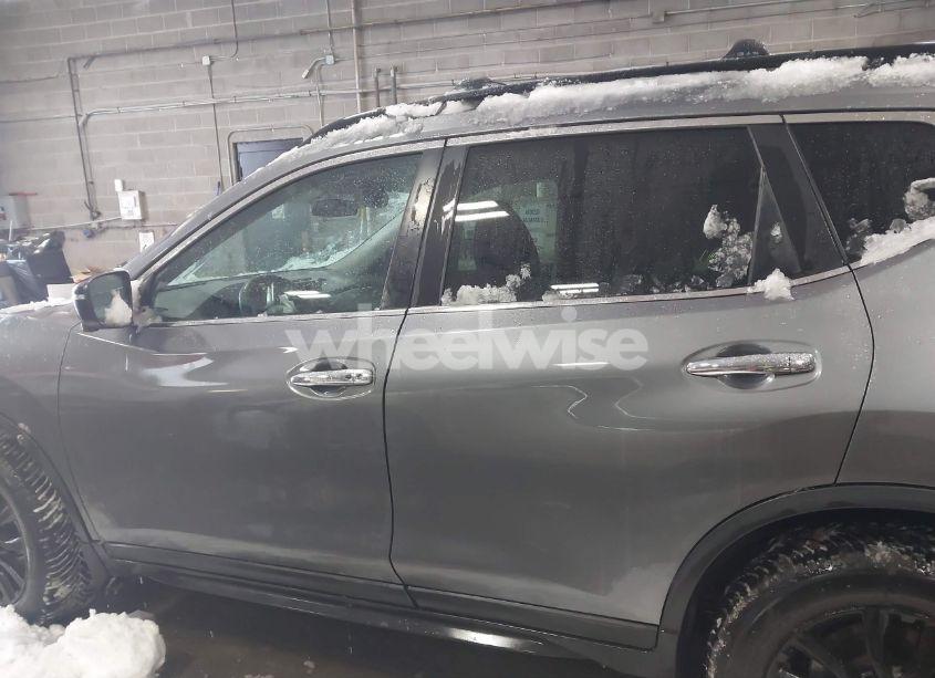 Photo 14 of 2018 Nissan Rogue SV (VIN 5N1AT2MV6JC766470)