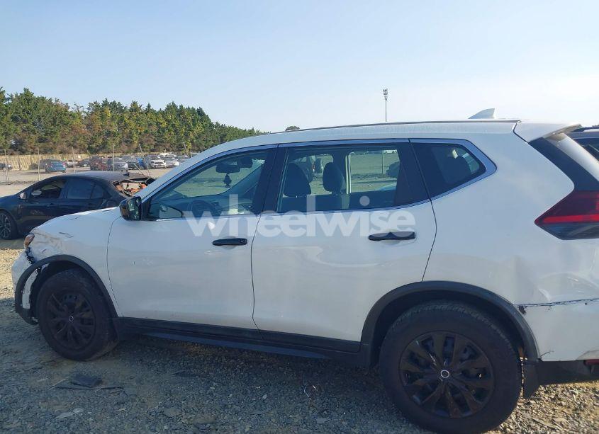 Photo 14 of 2018 Nissan Rogue S (VIN 5N1AT2MV6JC789828)