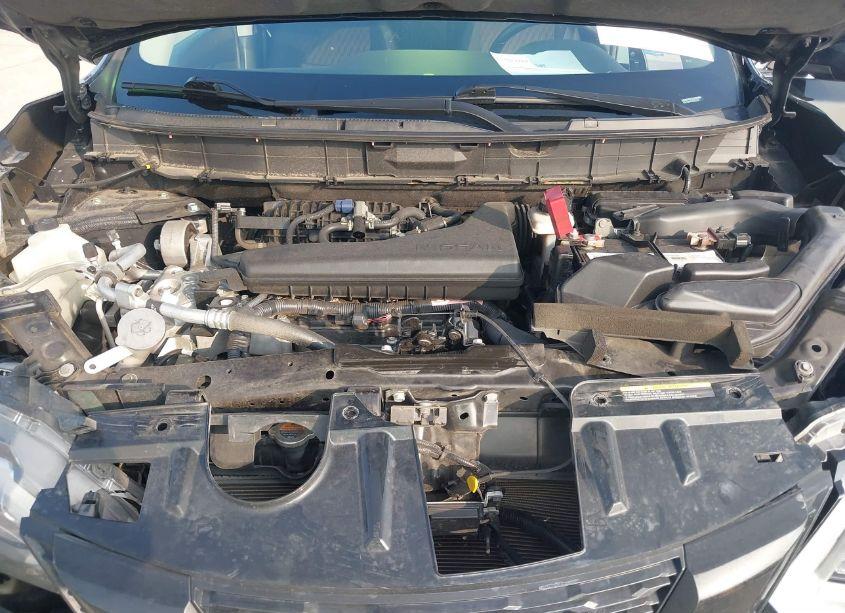 Photo 10 of 2018 Nissan Rogue SV (VIN 5N1AT2MV6JC802240)