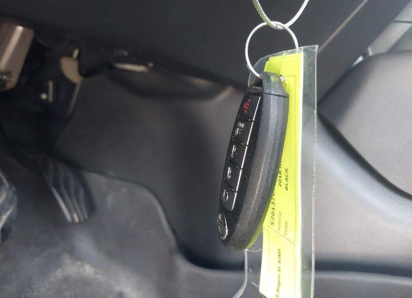 Photo 11 of 2018 Nissan Rogue SV (VIN 5N1AT2MV6JC802240)