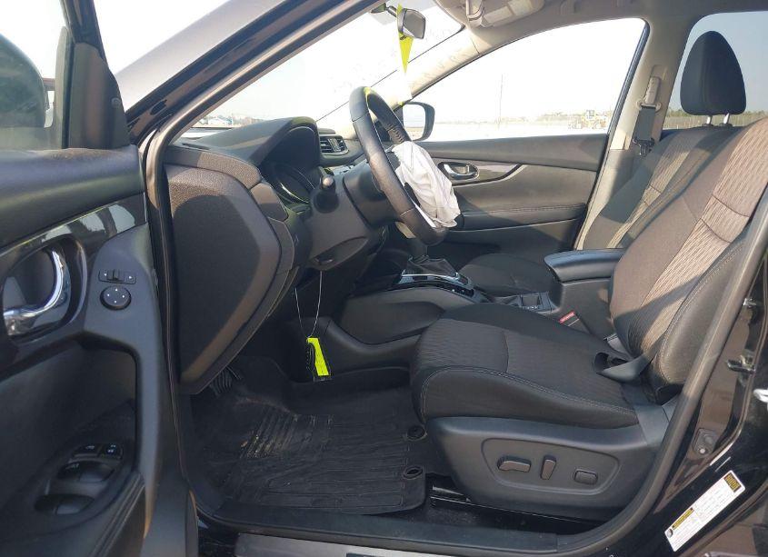 Photo 5 of 2018 Nissan Rogue SV (VIN 5N1AT2MV6JC802240)