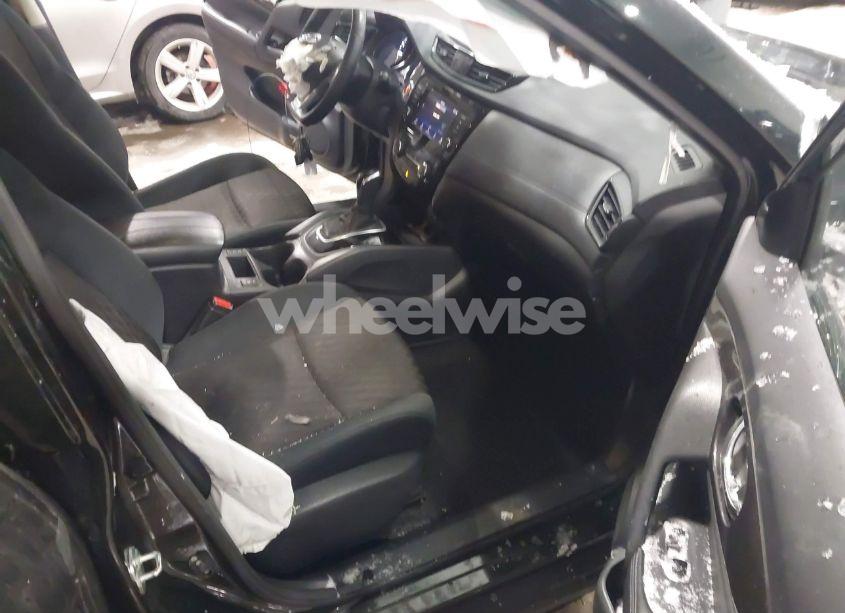 Photo 5 of 2018 Nissan Rogue SV (VIN 5N1AT2MV6JC803713)