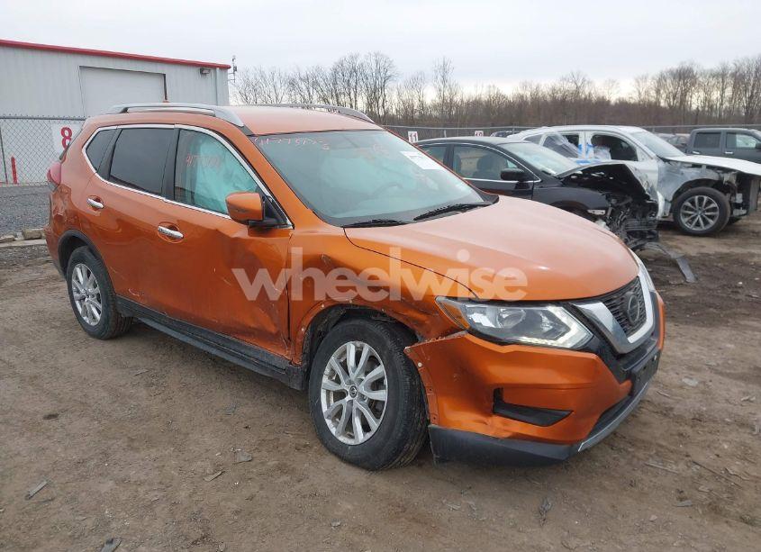 2018 Nissan Rogue SV (VIN 5N1AT2MV6JC806918) main photo