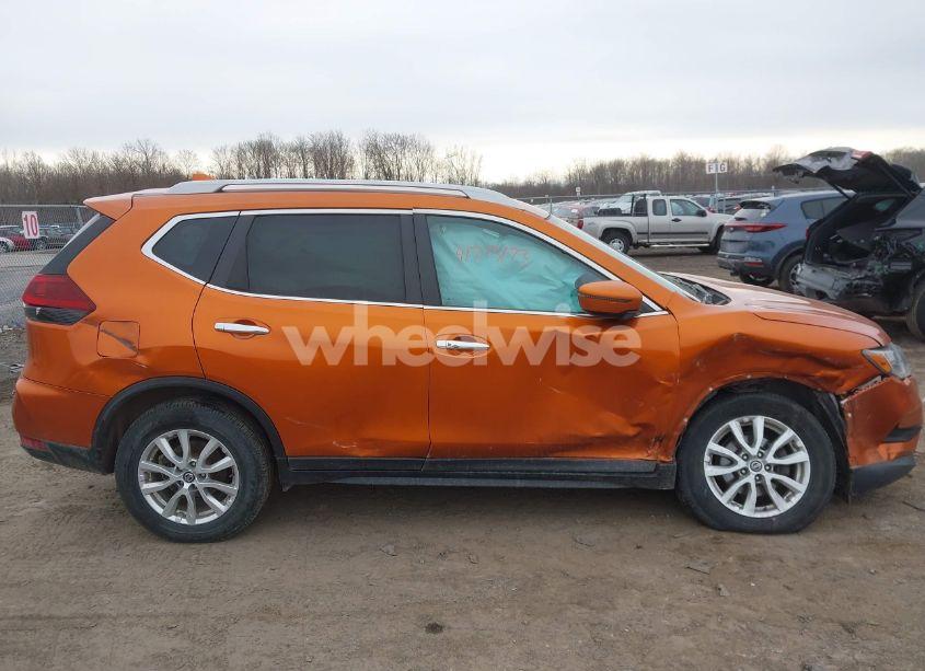Photo 13 of 2018 Nissan Rogue SV (VIN 5N1AT2MV6JC806918)