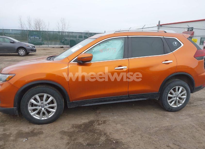 Photo 14 of 2018 Nissan Rogue SV (VIN 5N1AT2MV6JC806918)