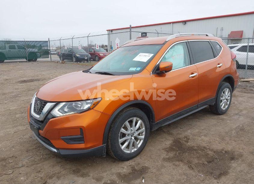 Photo 2 of 2018 Nissan Rogue SV (VIN 5N1AT2MV6JC806918)