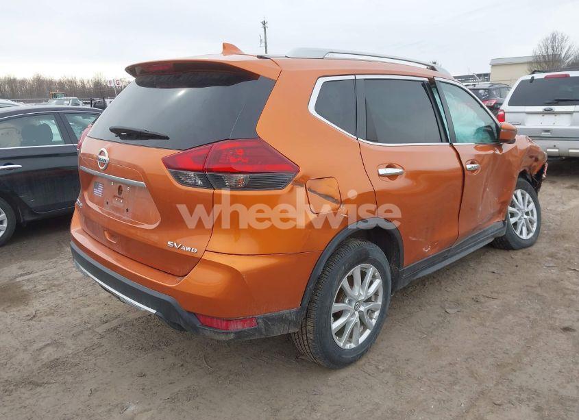 Photo 4 of 2018 Nissan Rogue SV (VIN 5N1AT2MV6JC806918)