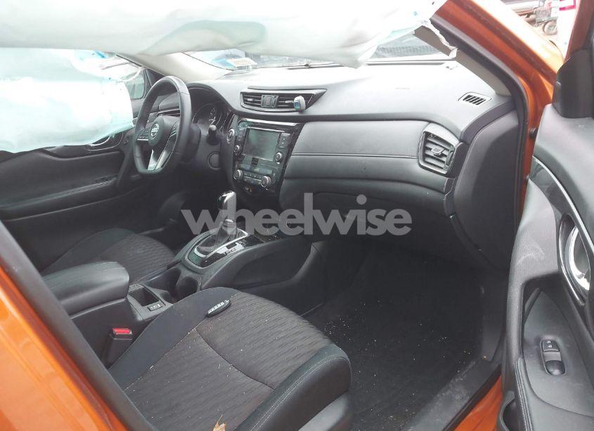 Photo 5 of 2018 Nissan Rogue SV (VIN 5N1AT2MV6JC806918)