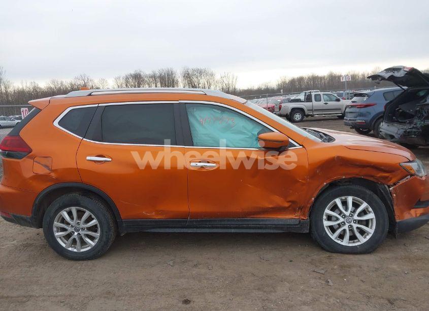 Photo 6 of 2018 Nissan Rogue SV (VIN 5N1AT2MV6JC806918)
