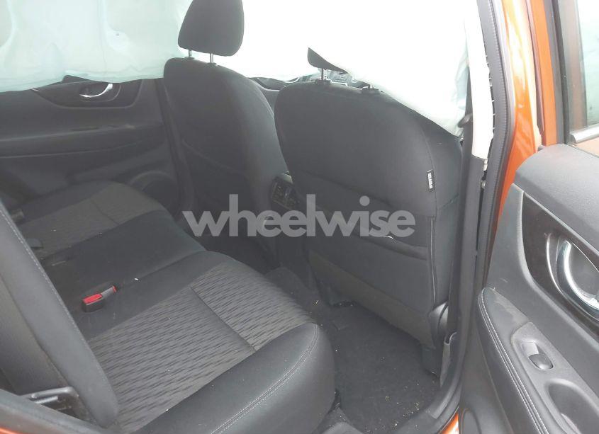 Photo 8 of 2018 Nissan Rogue SV (VIN 5N1AT2MV6JC806918)