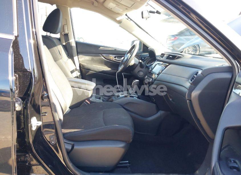 Photo 5 of 2018 Nissan Rogue SV (VIN 5N1AT2MV6JC846576)