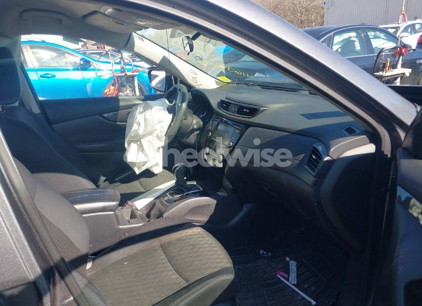 Photo 5 of 2019 Nissan Rogue SV (VIN 5N1AT2MV6KC735480)