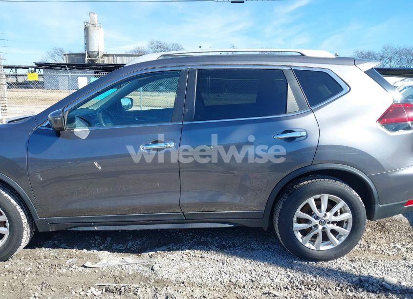 Photo 14 of 2019 Nissan Rogue SV (VIN 5N1AT2MV6KC771671)