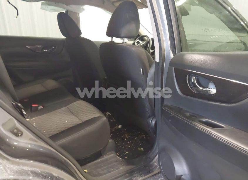 Photo 8 of 2019 Nissan Rogue S (VIN 5N1AT2MV6KC798871)